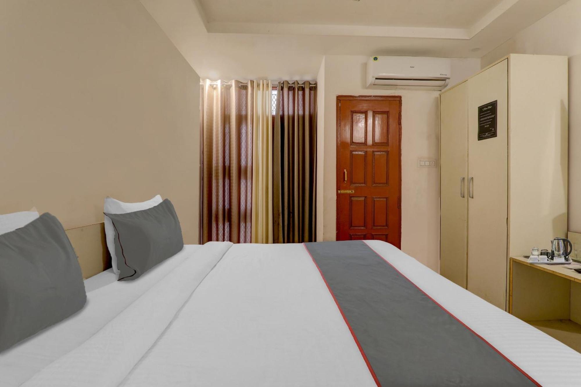 Collection O Premier Near Hazratganj Hotel Lucknow Eksteriør billede