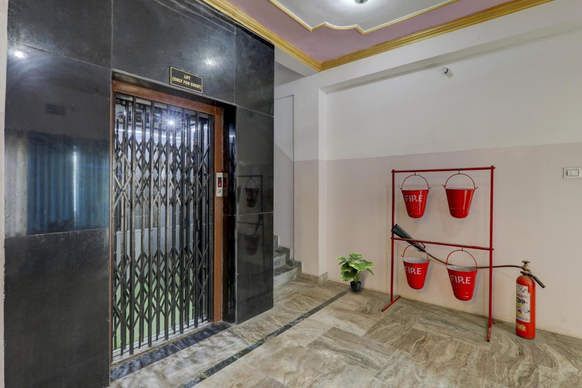 Collection O Premier Near Hazratganj Hotel Lucknow Eksteriør billede