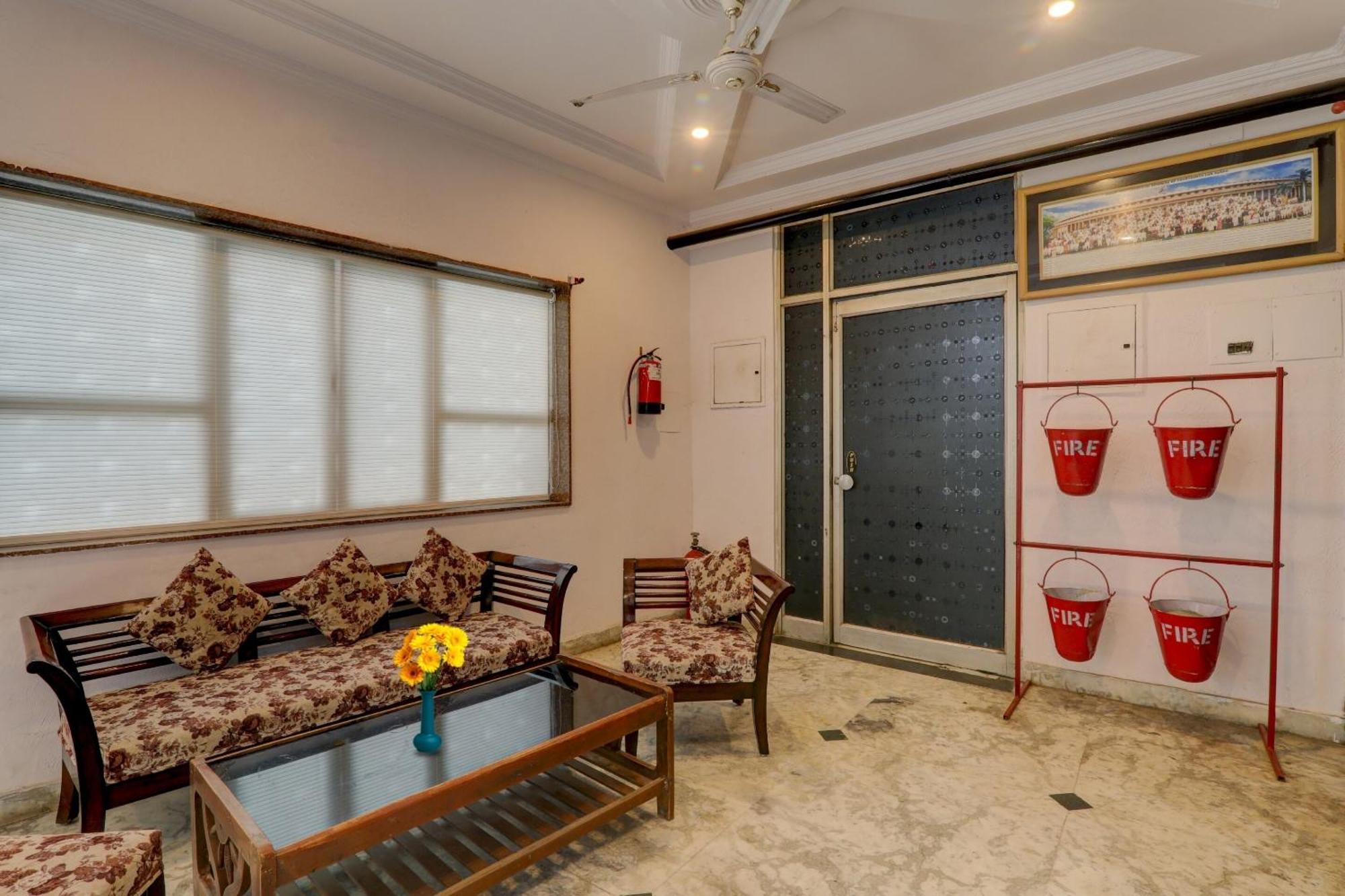 Collection O Premier Near Hazratganj Hotel Lucknow Eksteriør billede